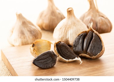 Black garlic, health food made by fermenting garlic