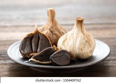 Black garlic, health food made by fermenting garlic
