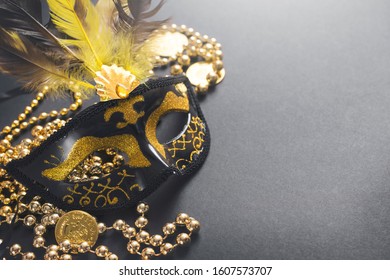 black and gold mardi gras decorations