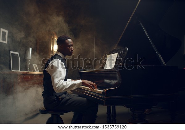 Black grand piano\
player, jazz performance
