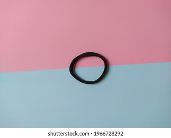 Black Hair Band In The Shape Of A Circle Is Very Simple.