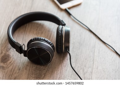 Black and White Music Headphones Free Stock Photo | picjumbo