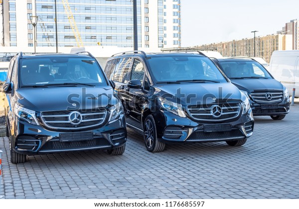 luxury minivan 2018