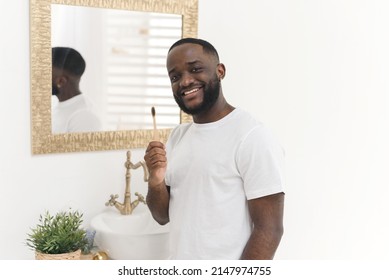 5,839 Man holding toothbrush Images, Stock Photos & Vectors | Shutterstock