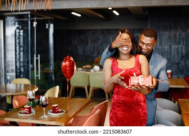 Black man make a surprise for his girlfriend and presented her a gift box