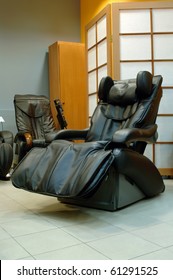 Black Massage Chair With All The Conveniences