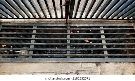 Black Metal Bar Sewer Cover