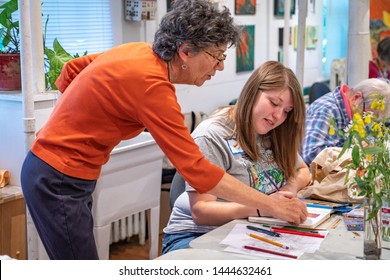 Black Mountain, NC /USA - June 14, 2019: Teacher Demonstrating To Students In An Art Class For Older Adults.