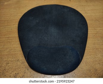 Black Mouse Pad Wrist Support Foam Product On Table