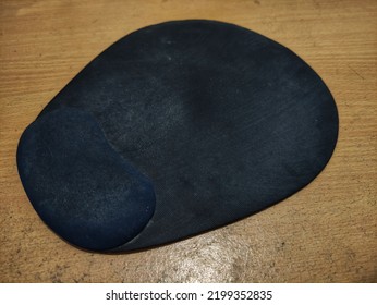 Black Mouse Pad Wrist Support Foam Product On Table