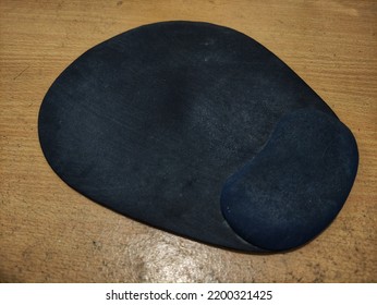 Black Mouse Pad Wrist Support Foam Product On Table