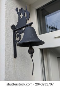 Black Old Door Bell With Dancing Couple