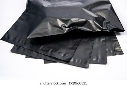 Black Poly Mailer For Wrapping And Packaging With White Background


- Wrapping Material Of Online Shopping Marketplace