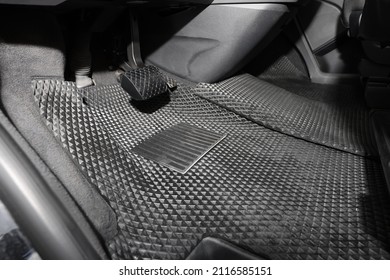 Black Rubber Car Floor Mat In Auto