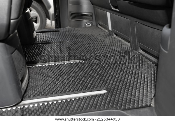 Black rubber car floor mat
in auto