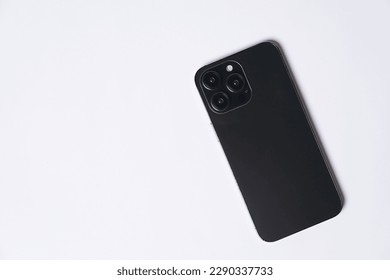 Smartphone negro con tres