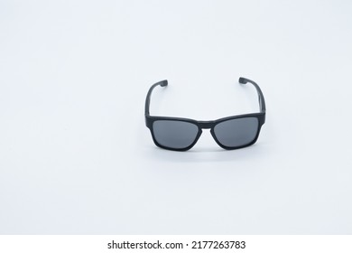  Black Square Sunglasses Unisex Model On A White Background