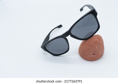  Black Square Sunglasses Unisex Model On A White Background With Brown Stone Decoration