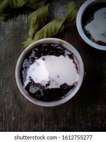 Black sticky rice porridge with sweet coconut milk