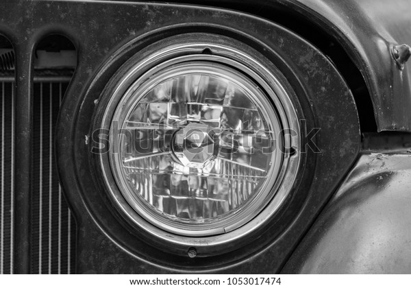Black and White auto\
headlamp