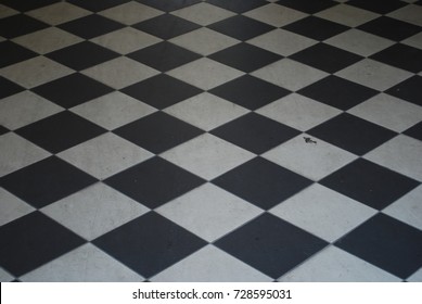 Black And White Checkered Tile Floor - Background