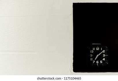 Black and White clock 