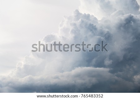 Black and white clouds and sky when the rain is coming.