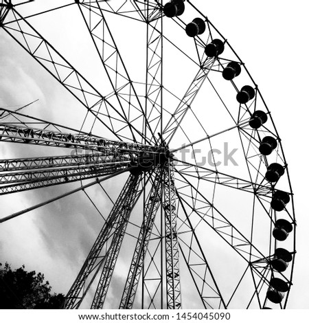 black and white Ferris wheel at 90 degrees