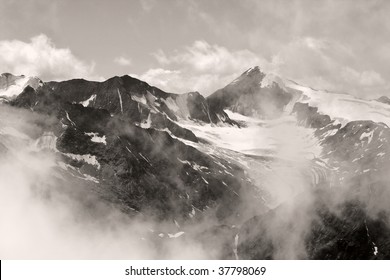 167,179 Mountain view black white Images, Stock Photos & Vectors ...