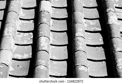 The black and white image of the pattern of old Chinese roof tiles