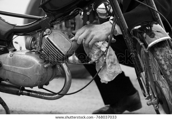black and white\
motorcycle engine picture
