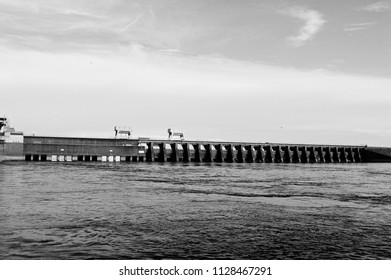 Black And White Photo Of Kentucky Dam