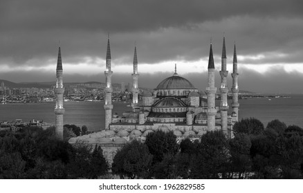 Black and White photo of The Sultanahmet Mosque (Blue Mosque) - Istanbul, Turkey