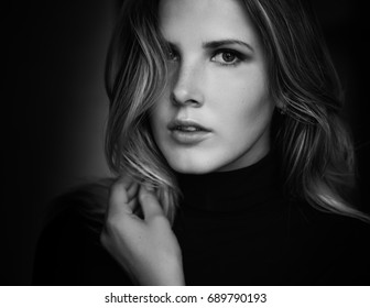 Black White Portrait Beautiful Young Woman Stock Photo 689790193 ...