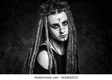 Black Women Dreads Images Stock Photos Vectors Shutterstock