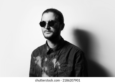 10,079 Man wearing shades Images, Stock Photos & Vectors | Shutterstock