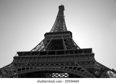 Black & white view of the Eiffel Tower in Paris.