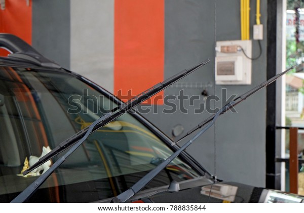 Black Windscreen Wiper is a device used to
remove rain, snow, ice and debris from a windscreen or windshield.
Almost all motor vehicles, including cars, trucks, train
locomotives and some
aircraft