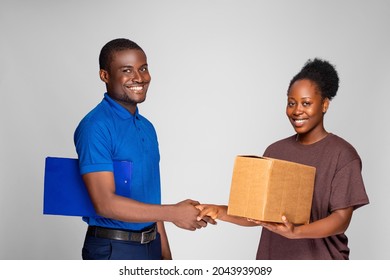 Black Woman Shakes Had With A Delivery Worker After Receiving A Package