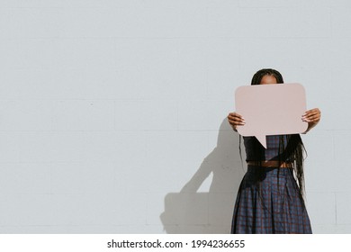 Black woman showing a blank speech bubble