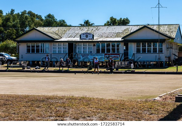 Blackall, Australia - July 24, 2011: The\
Bowl\'s Club and local people playing lawn\
bowls