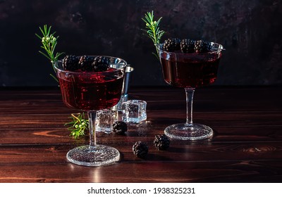 Blackberry Bramble With Fresh Muddled Blackberries, Gin, Lemon Juice, And Soda Water. Refreshing Summer Cocktail With Ice.