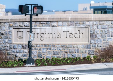 Blacksburg, USA - April 18, 2018: Virginia Polytechnic Tech Institute And State University Stone Sign On Campus With Red Traffic Light