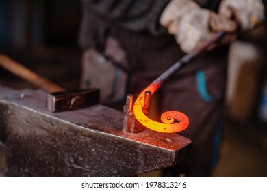 Blacksmith Twists Spiral Help Anvil Heating Stock Photo 1978313246 ...