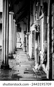 BlackWhite - The pillars in the courtyard