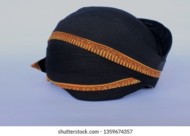 Blangkon Hitam Black Blangkon Traditional Hat Stock Photo 1359674357 ...