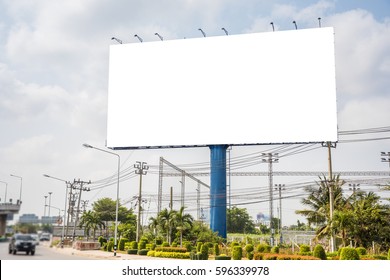 Blank billboard for new advertisement - Shutterstock ID 596339978