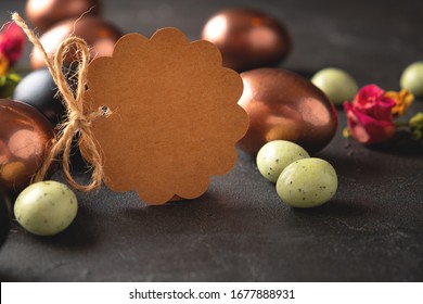 Blank brown tag with Easter eggs. Happy Easter greeting card 