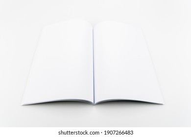 Blauer Katalog, Zeitschriften, Buchmotiv auf weißem Hintergrund