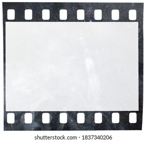 leere oder leere 35-mm-Filmstreifen mit Fingerabdrücken und Staubmarken einzeln auf weißem Hintergrund.